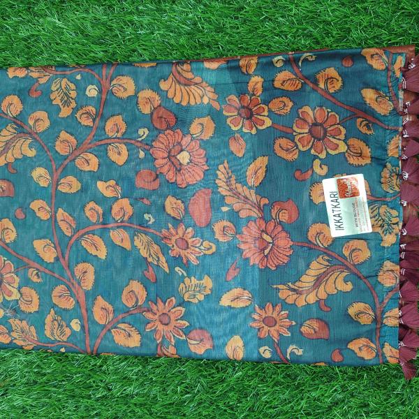 Women Ethnic Motifs Cotton Fancy Saree with Elegant Draping