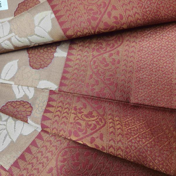 Women Soft Silk Saree with Graceful Ethnic Look