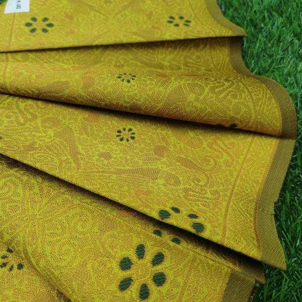 Women Soft Silk Saree with Eye-catching Pallu Work