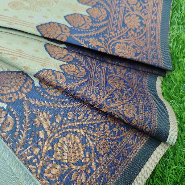 Women Soft Silk Saree with Subtle Woven Pattern
