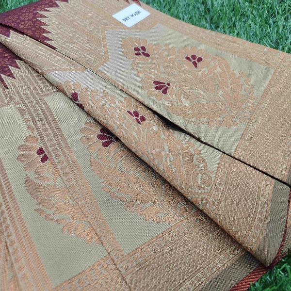 Women Soft Silk Saree with Opulent Border Accent